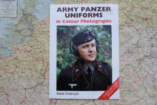 TCP.1-86126-303-1  ARMY PANZER UNIFORMS in Colour Photographs